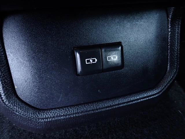 Used 2022 Toyota Highlander LE AWD/4WD image 12