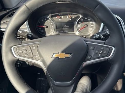 Used 2023 Chevrolet Equinox Premier image 19