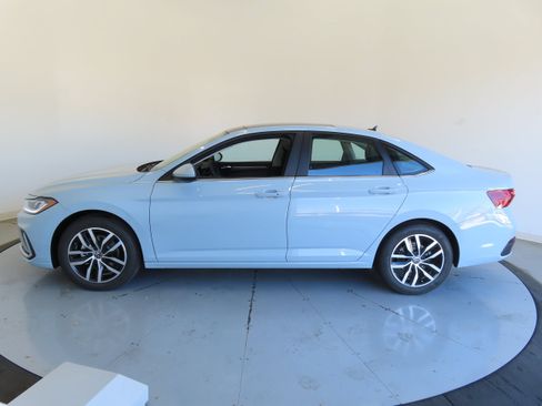 New 2026 Volkswagen Jetta SE FWD image 7