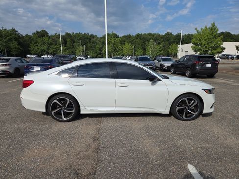 Used 2022 Honda Accord Sport image 2