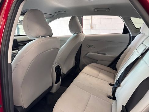 Used 2025 Hyundai Kona SEL AWD/4WD image 38
