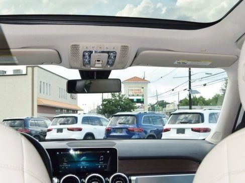 Used 2020 Mercedes-Benz GLB 250 4MATIC w/ Premium Package image 39