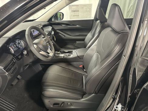 Certified 2025 INFINITI QX60 Pure image 13
