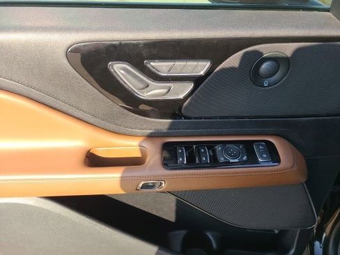 Used 2022 Lincoln Aviator Reserve w/ Equipment Group 201A image 8