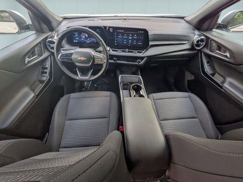 Used 2025 Chevrolet Equinox LT FWD image 22