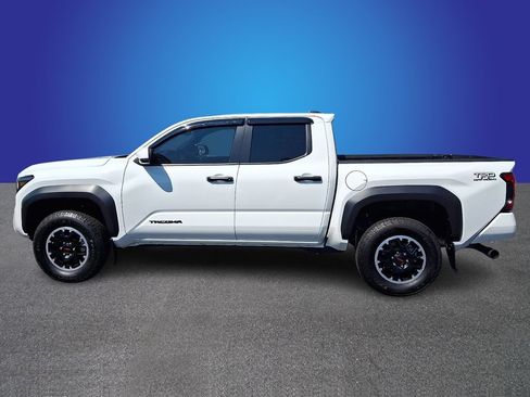 Used 2025 Toyota Tacoma TRD Off-Road AWD/4WD image 7