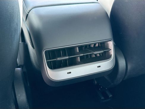 Used 2022 Tesla Model 3 image 25