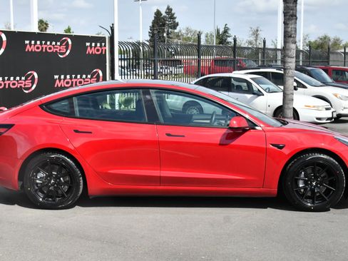 Used 2021 Tesla Model 3 Standard Range Plus image 9