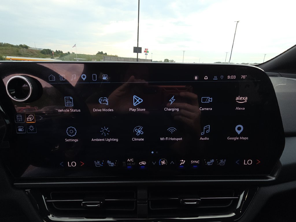 Used 2025 Chevrolet Equinox EV RS w/ Convenience Package II FWD image 21