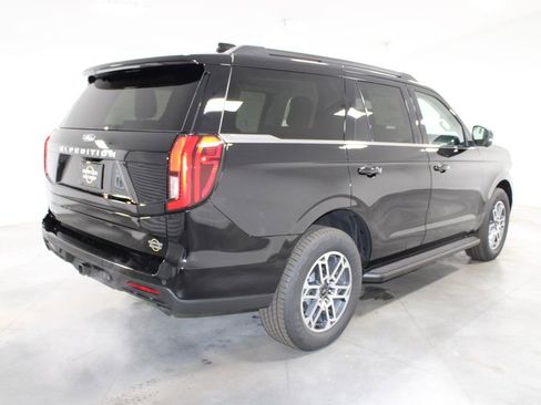 New 2026 Ford Expedition Active image 8