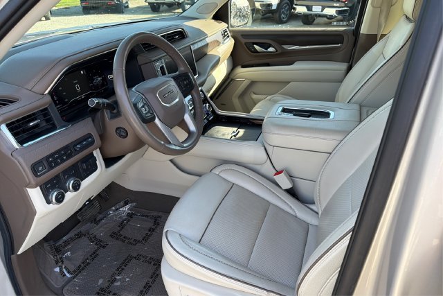 Used 2022 GMC Yukon Denali w/ Max Trailering Package AWD/4WD image 9