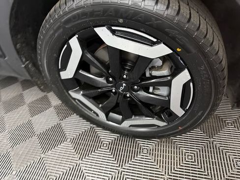 Certified 2024 Kia Telluride EX w/ EX Captain's Chair Package AWD/4WD image 31