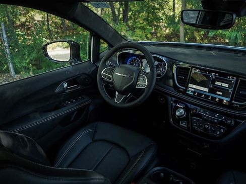 New 2026 Chrysler Pacifica Select image 16