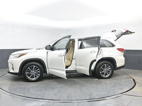 Used 2018 Toyota Highlander XLE FWD image 53