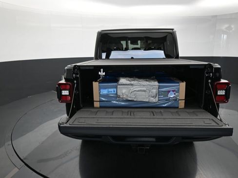 Used 2024 Jeep Gladiator Sport image 24