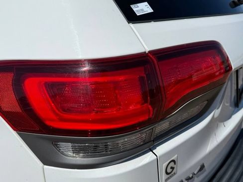 Used 2017 Jeep Grand Cherokee Trailhawk AWD/4WD image 13