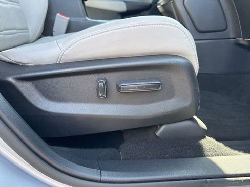 Used 2022 Honda CR-V EX-L image 11