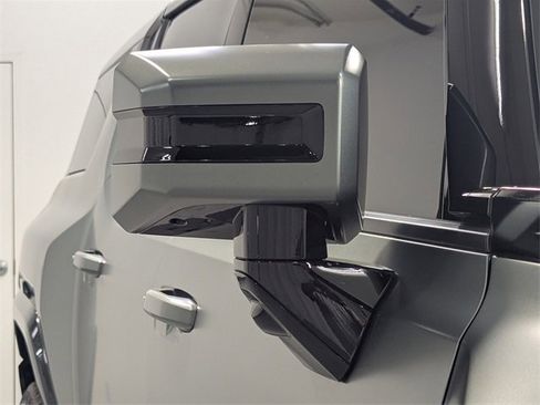 Used 2024 GMC Hummer EV 3X image 31