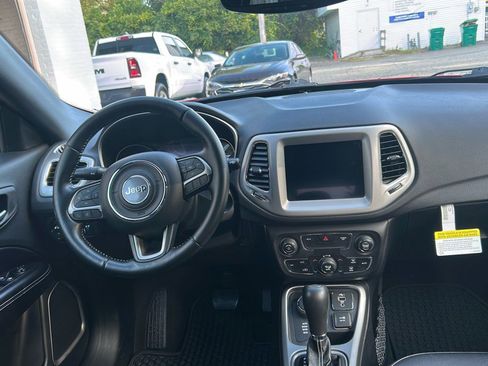 Used 2021 Jeep Compass Latitude image 12