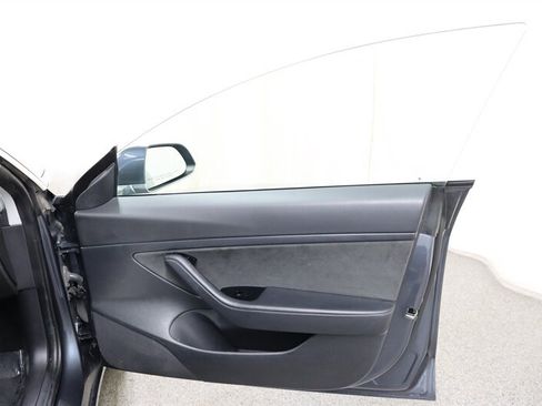 Used 2020 Tesla Model 3 Standard Range RWD image 19
