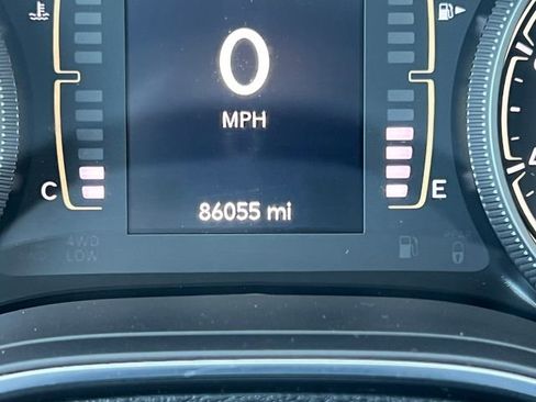 Used 2021 Jeep Cherokee Latitude Plus AWD/4WD image 6