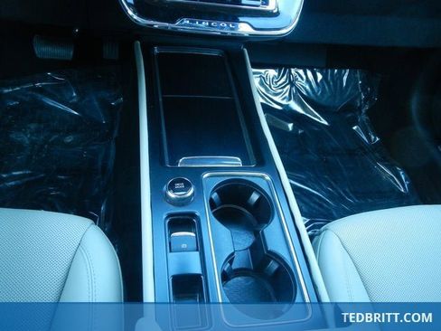 Certified 2025 Lincoln Corsair Reserve image 32