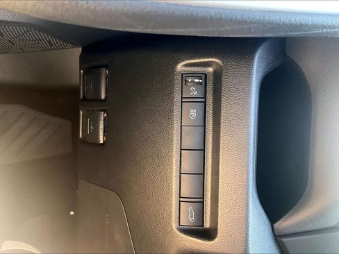 Used 2020 Toyota RAV4 XLE w/ Convenience Package FWD image 34