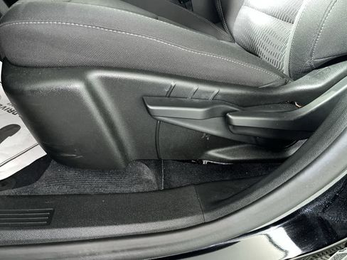 Used 2025 Chevrolet Equinox LT AWD/4WD image 14