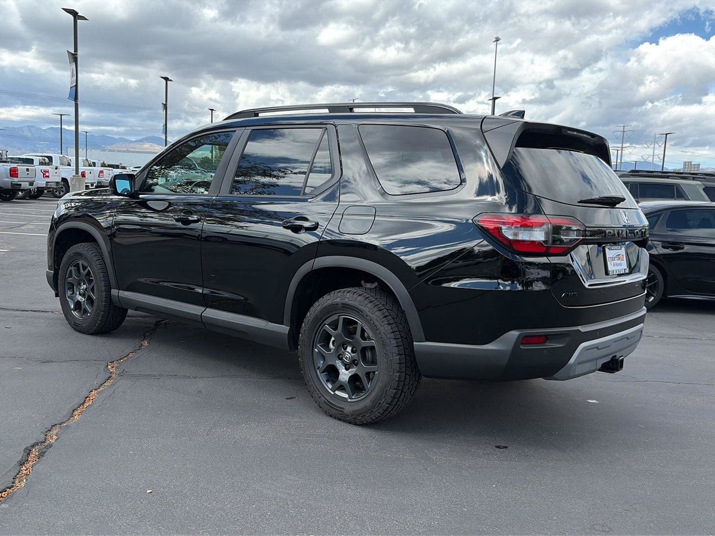 Used 2025 Honda Pilot TrailSport image 6