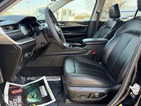 Used 2023 Jeep Grand Cherokee L Limited w/ Luxury Tech Group II image 18