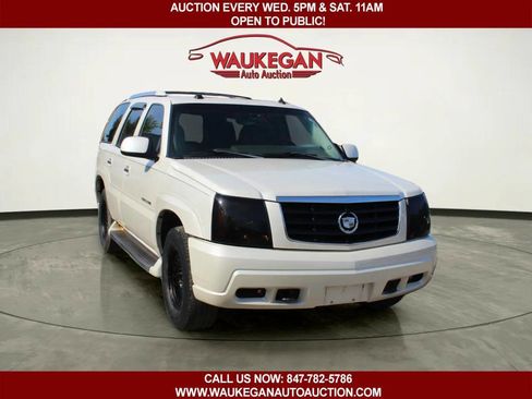 Used 2004 Cadillac Escalade AWD image 4