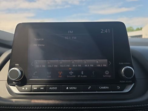 Used 2024 Nissan Rogue S AWD/4WD image 18