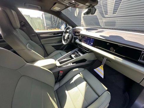 New 2026 Porsche Macan 4 Electric AWD/4WD image 40