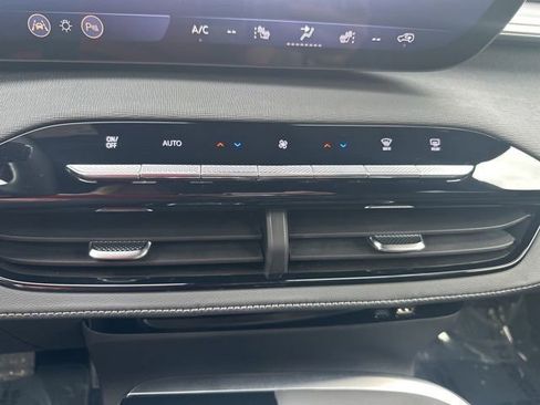 Used 2025 Buick Enclave Sport Touring w/ Super Cruise Package FWD image 31