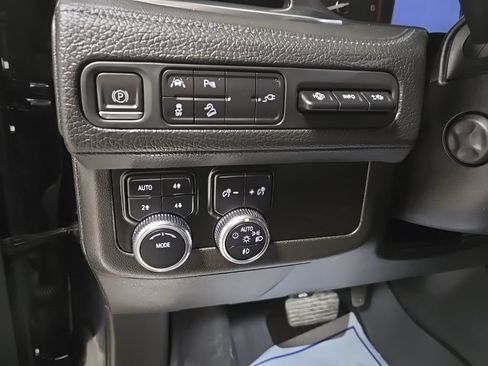 Used 2021 GMC Yukon XL Denali AWD/4WD image 42