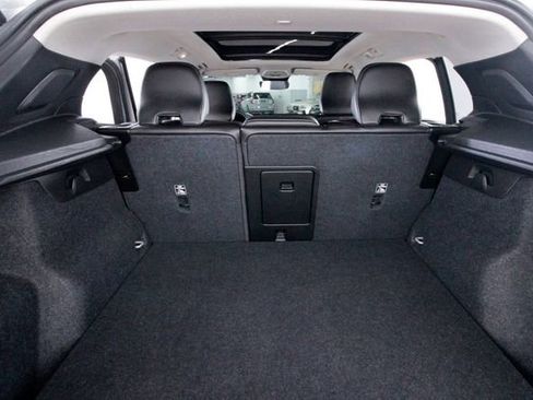 Certified 2025 Volvo XC40 B5 Plus image 23