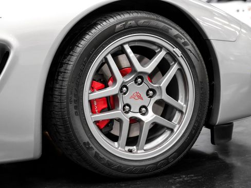 Used 2004 Chevrolet Corvette Z06 w/ Memory Package RWD image 41