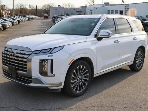 Used 2023 Hyundai Palisade Calligraphy w/ Winter Package image 3