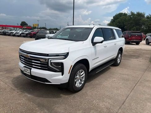 New 2026 Chevrolet Suburban LT w/ Comfort Package AWD/4WD image 2