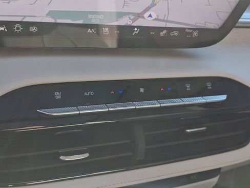 Certified 2025 Buick Enclave Avenir w/ Super Cruise Package image 16