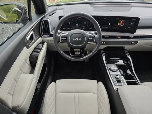 Certified 2025 Kia Sorento SX Prestige AWD/4WD image 23
