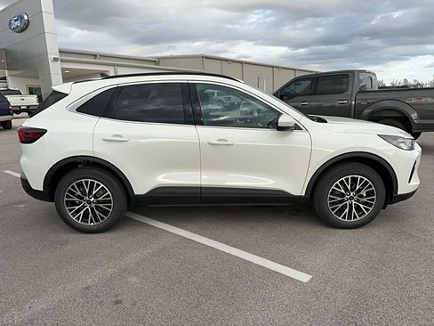 New 2025 Ford Escape SE FWD image 9