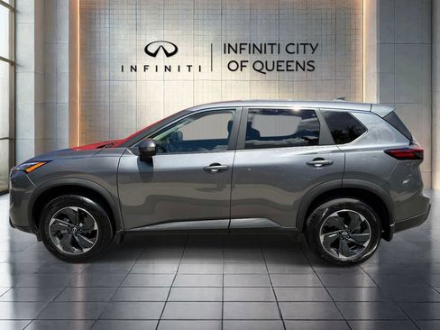 Used 2025 Nissan Rogue SV AWD/4WD image 4