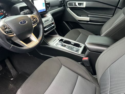 Certified 2022 Ford Explorer XLT image 11