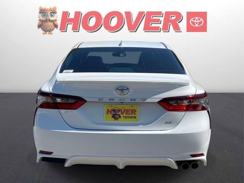 Used 2024 Toyota Camry SE image 3