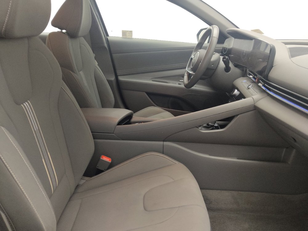 Used 2025 Hyundai Elantra SEL FWD image 21