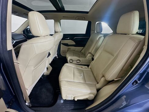 Used 2016 Toyota Highlander Limited Platinum FWD image 29