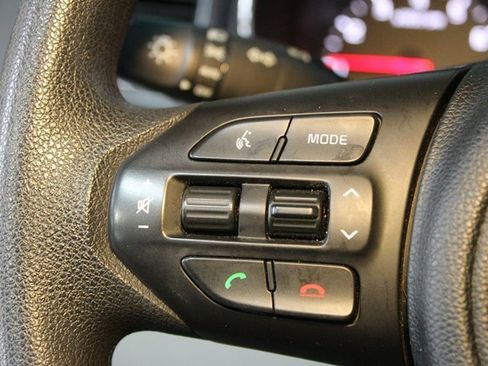 Used 2018 Kia Sedona L image 21