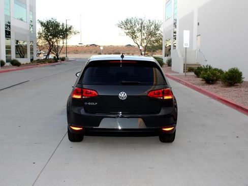 Used 2016 Volkswagen e-Golf SE image 6