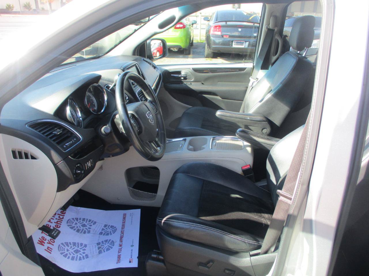 Used 2016 Dodge Grand Caravan SXT FWD image 10